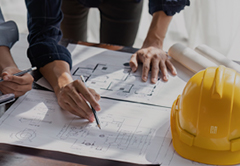 안전모를 쓴 사람들 사진